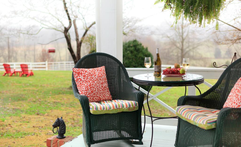 The Inn & Tavern At Meander Locust Dale 외부 사진