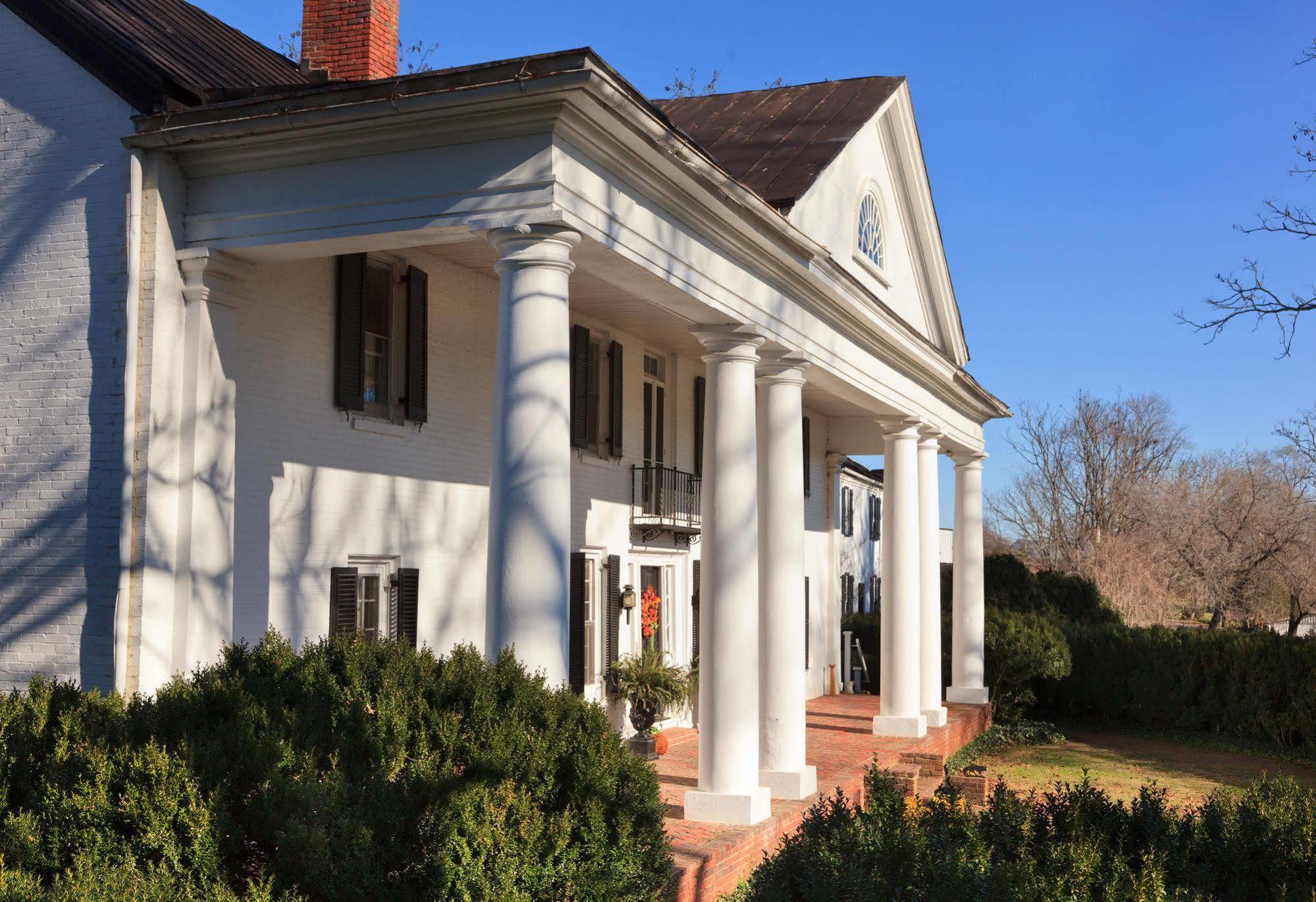 The Inn & Tavern At Meander Locust Dale 외부 사진